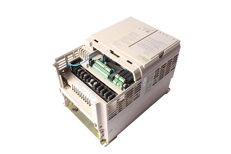 CIMR-L7B4011 YASKAWA VARISPEED L7 BEZ KRYTU