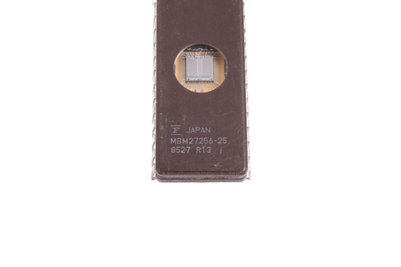 MBM27256-25 FUJITSU 256KBIT UV EPROM DIP28CW