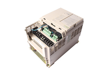 CIMR-L7B4011 YASKAWA VARISPEED L7 BEZ KRYTU