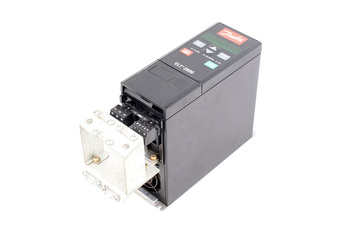 VLT2815PT4B20STR1DBF00A00 DANFOSS 195N1039 VLT2800